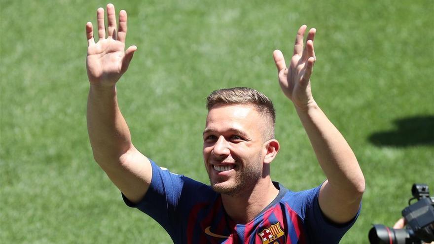 Arthur: &quot;Es un honor que me comparen con Xavi e Iniesta, pero no me afecta&quot;