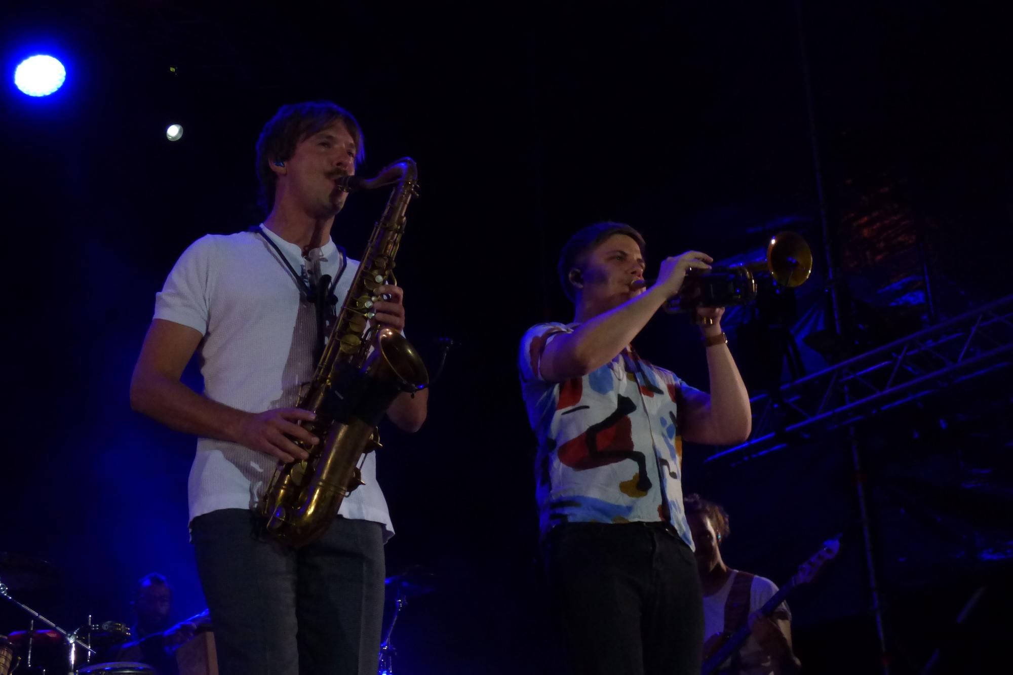 Sara Roy, Greg Taro i Alvaro Soler animen un públic enèrgic a la Ciutadella de Roses