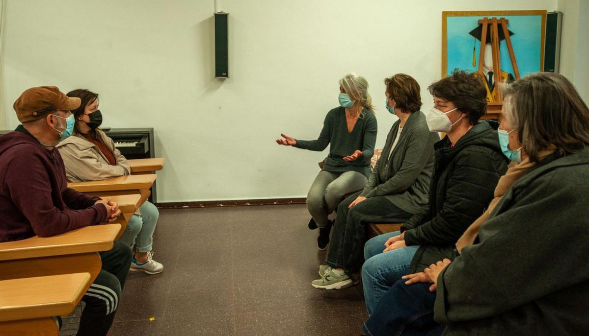 Reunión celebrada ayer en el María Casares por el ANPA para debatir medidas. |   // CASTELEIRO/ROLLER AGENCIA