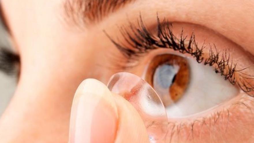 Estas son las recomendaciones que debes seguir para cuidar tus ojos al usar lentillas