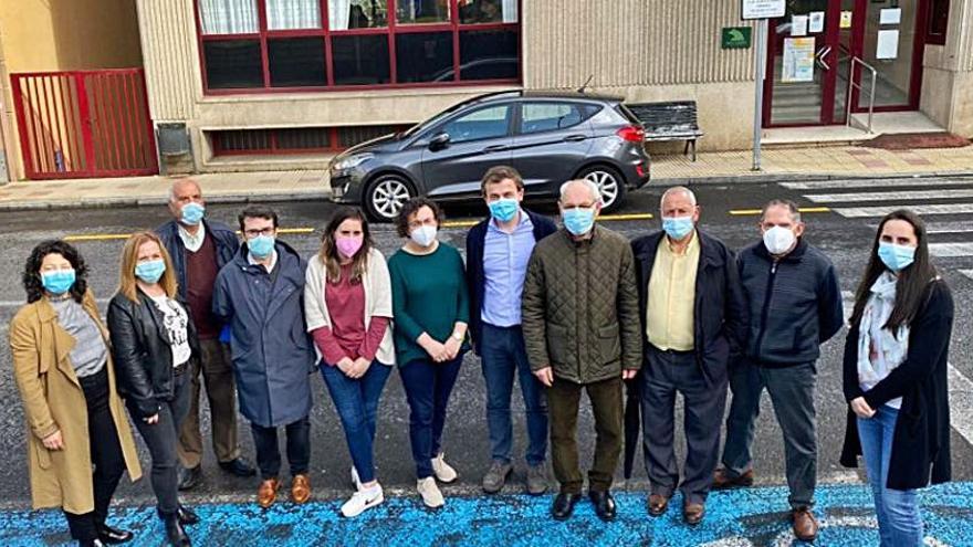 Integrantes de ambos patronatos en el exterior de San Carlos.   | // FDV