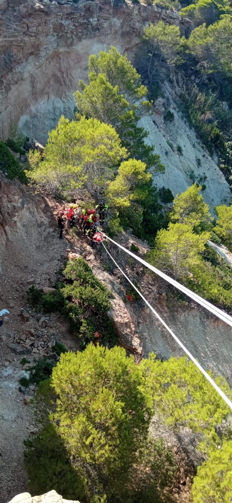 Herido grave un hombre al caer de una altura de 12 metros en Ibiza.