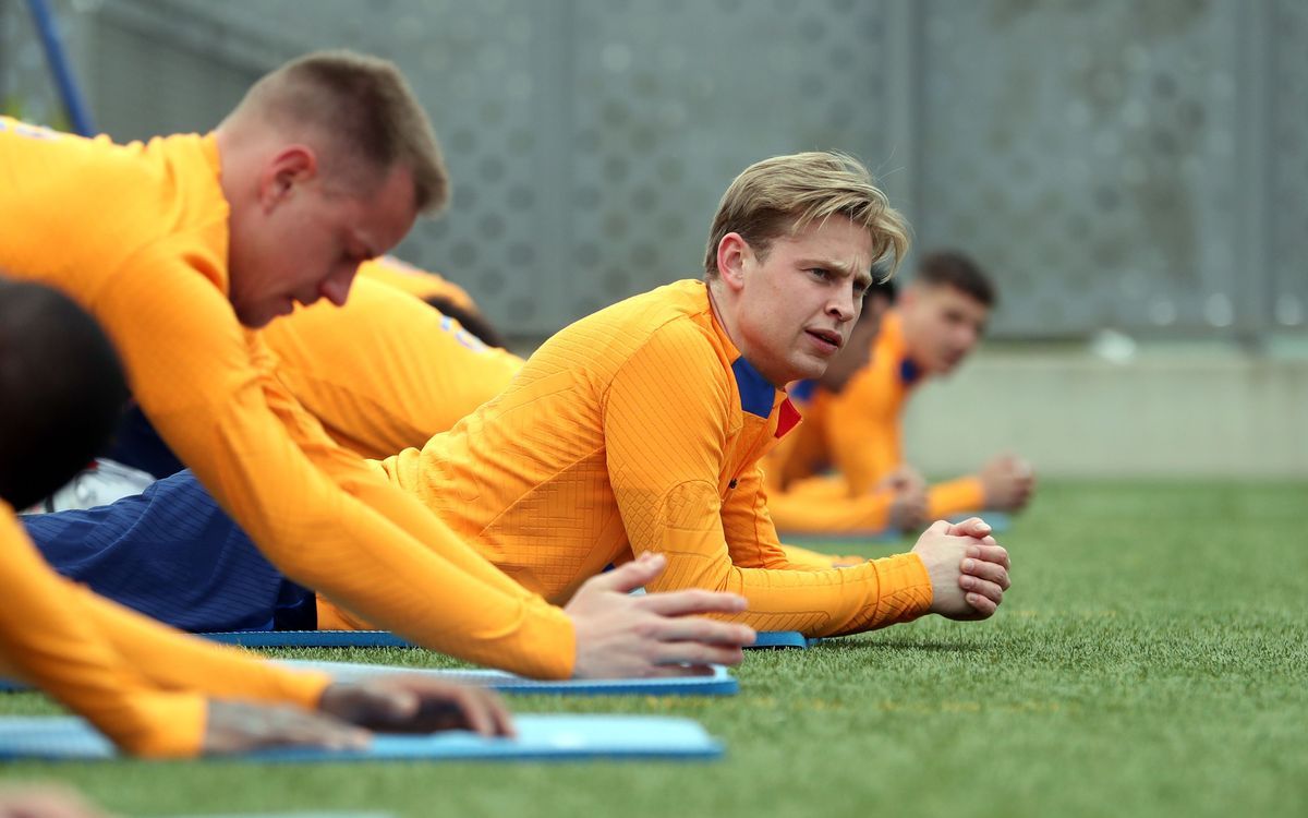 Frenkie de Jong, en el entrenamiento del Barça previo a la visita del Galatasaray al Camp Nou.