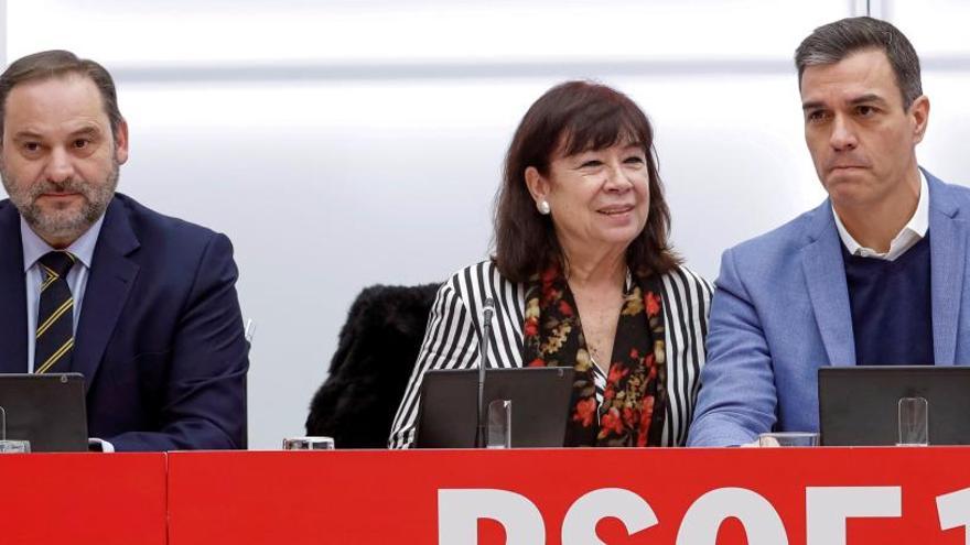 José Luis Ábalos, con Cristina Narbona y Pedro Sánchez.