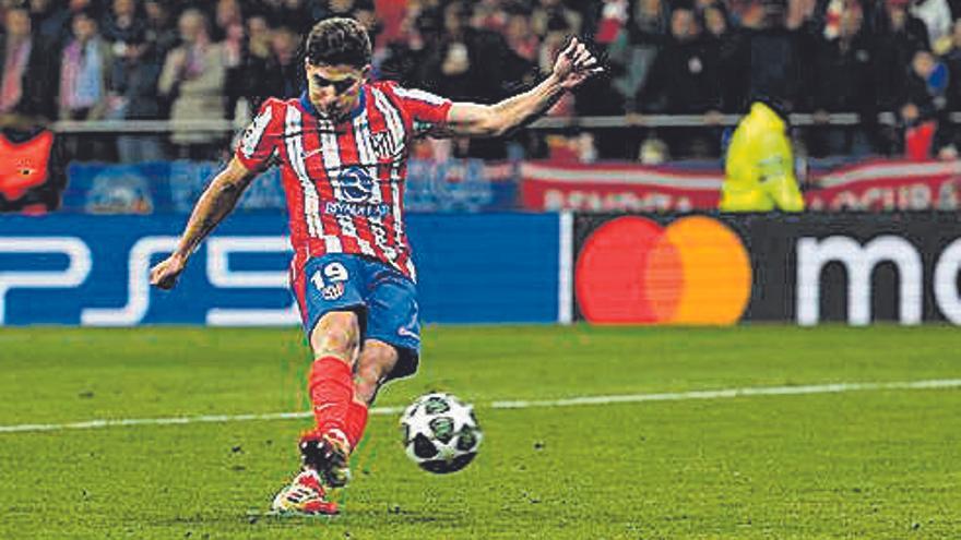 La IFAB admite que anular el penalti de Julián Álvarez ante el Real Madrid fue injusto y reescribe la norma