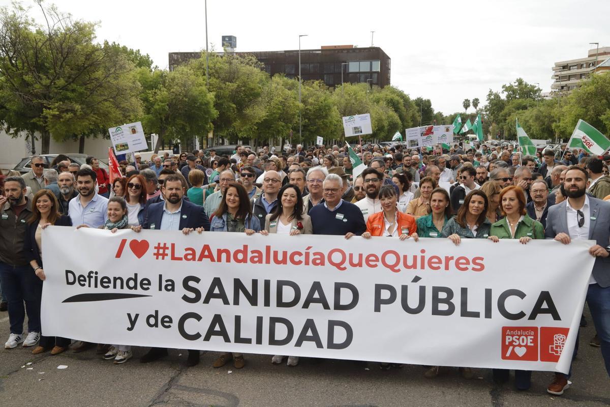 Miembros del PSOE de Córdoba durante la manifestación en la capital cordobesa.
