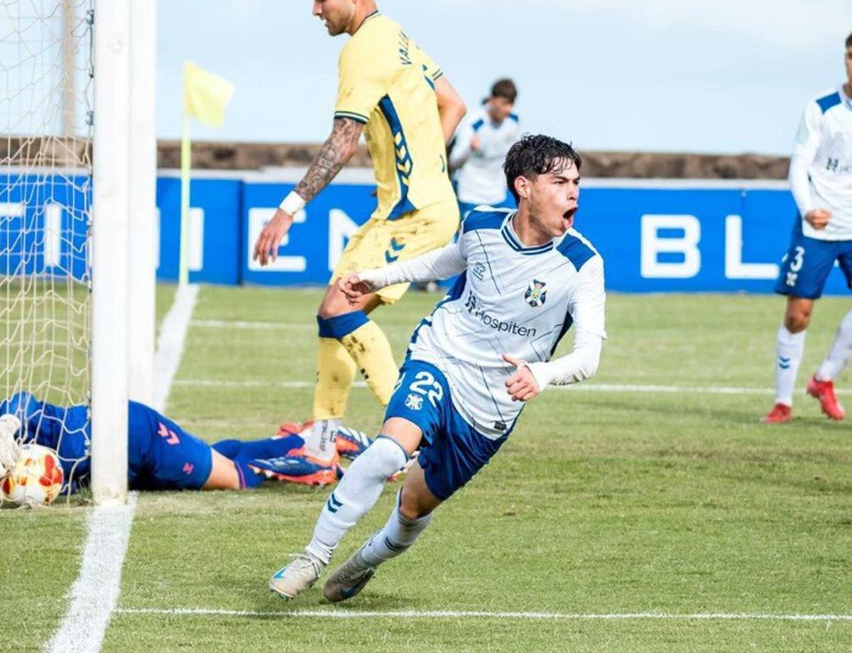 Ybarra, jugador del CD Tenerife B. |
