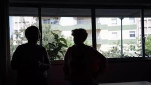 Dos usuarias de las reuniones de Al Anon han querido compartir, desde el anonimato para preservar la intimidad, lo positivo es formar parte de esta comunidad de ayuda mutua.
