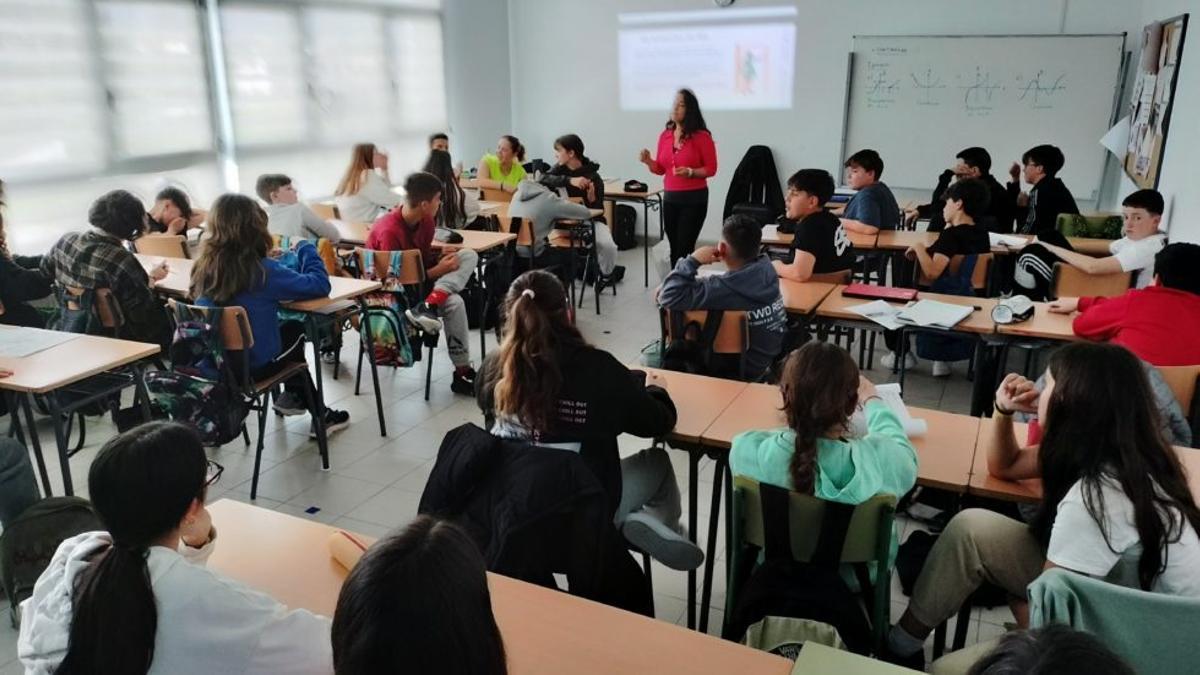 Imagen de archivo de un seminario impartido por Agareso en el IES de Soutomaior.
