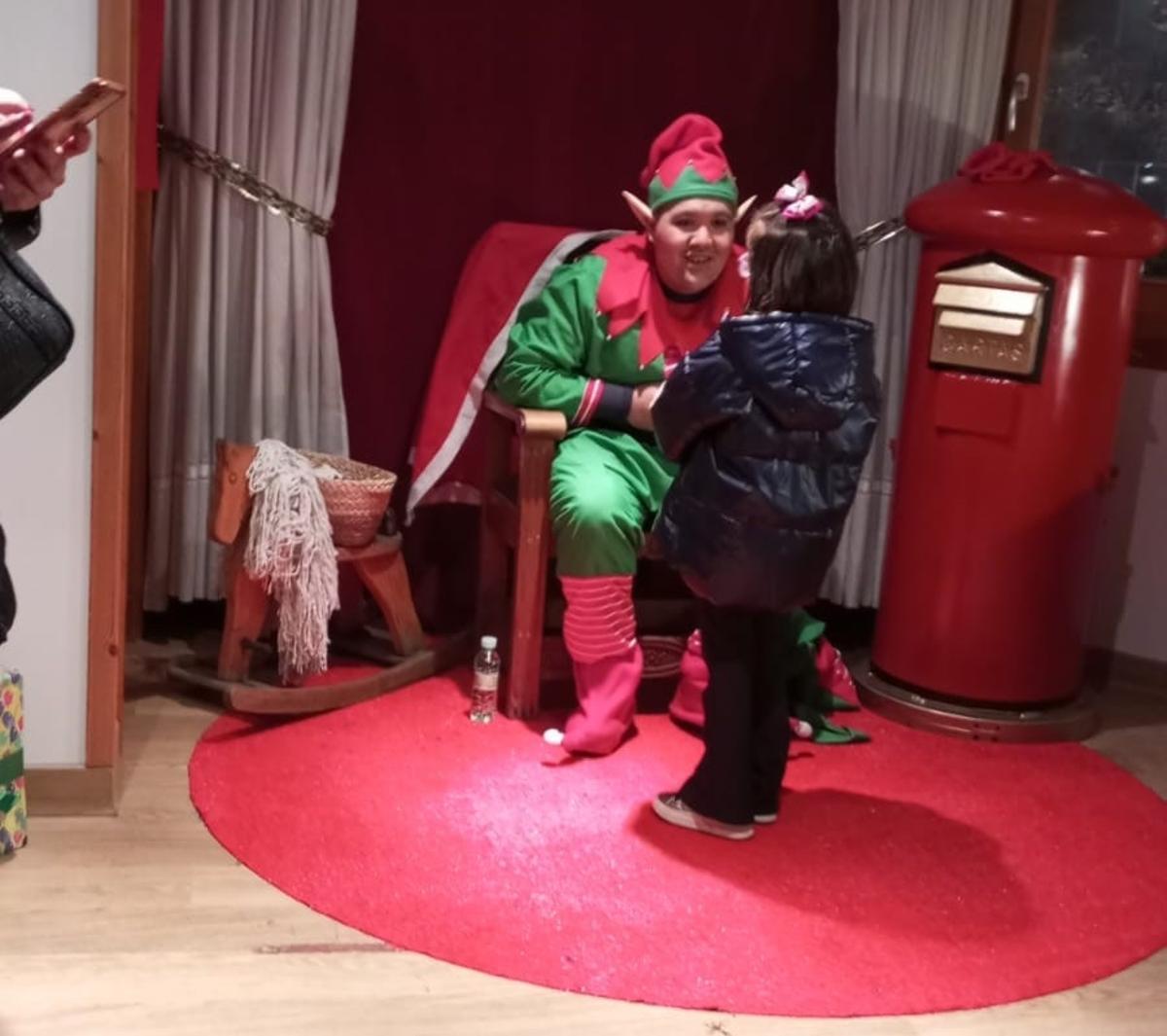 GALERÍA | Visitas de los niños y niñas al elfo de Papá Noel en Benavente