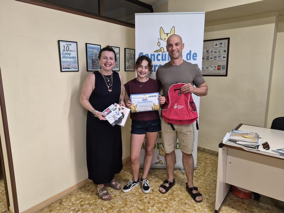 Concurso de Microcuentos: Los premiados recogen sus diplomas y regalos