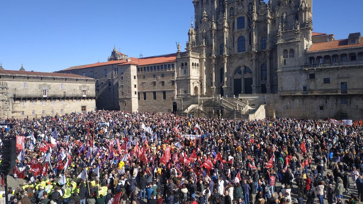 La multitudinaria manifestación por una sanidad pública de calidad celebrada el pasado domingo en Santiago.