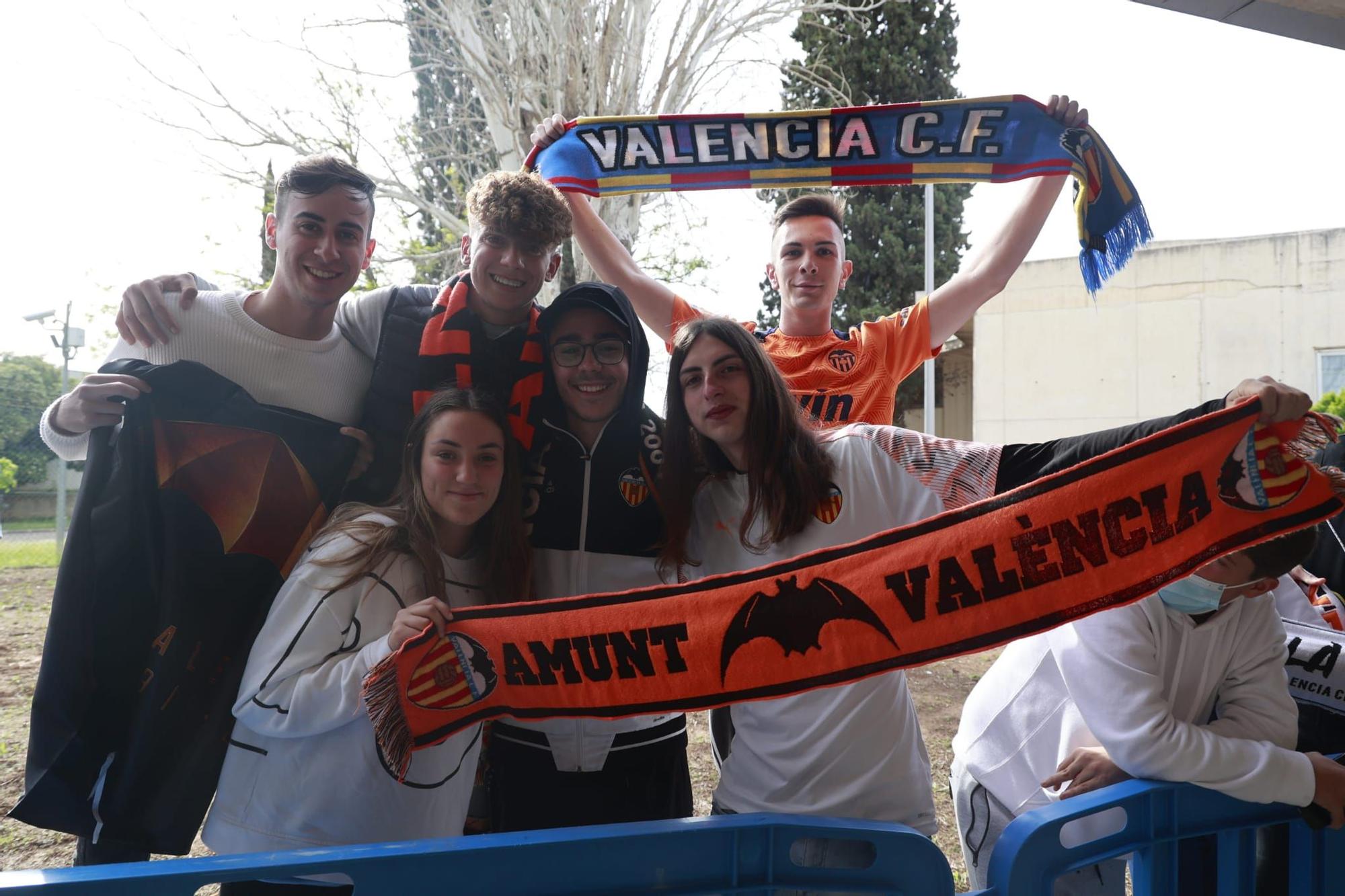 Comienza la peregrinación de los valencianistas a La Cartuja