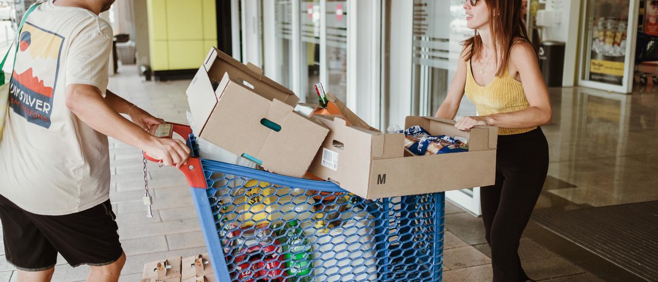 Ciudadanos de Palma opinan sobre el límite de precio a alimentos básicos y la cesta de "30 productos a 30€"