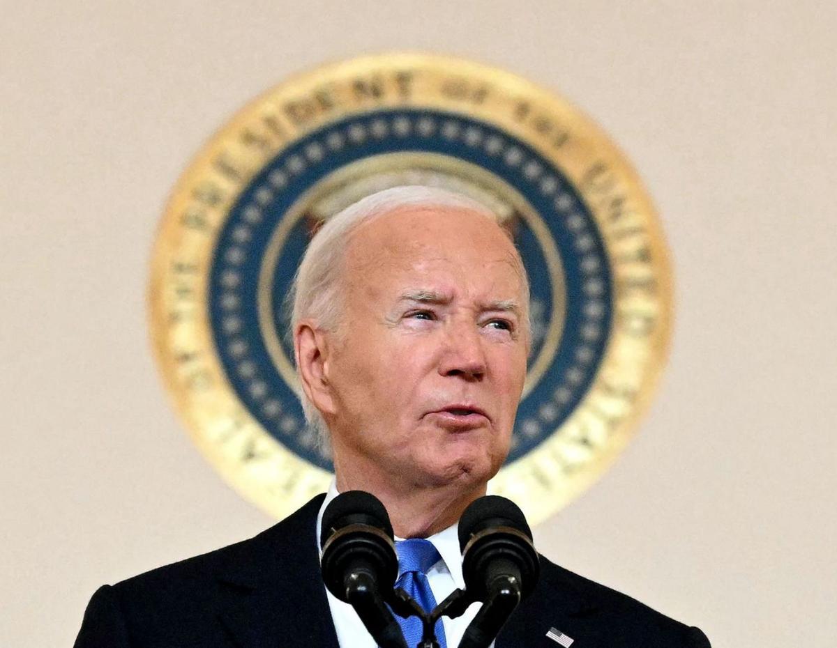 Biden s’aferra a la candidatura tot i l’agreujament de la crisi pel seu estat