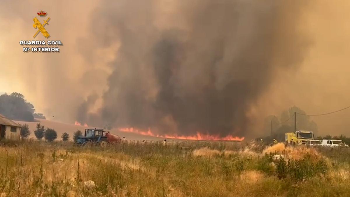 Imagen del incendio originado en Sabinares del Arlanza, en Burgos.