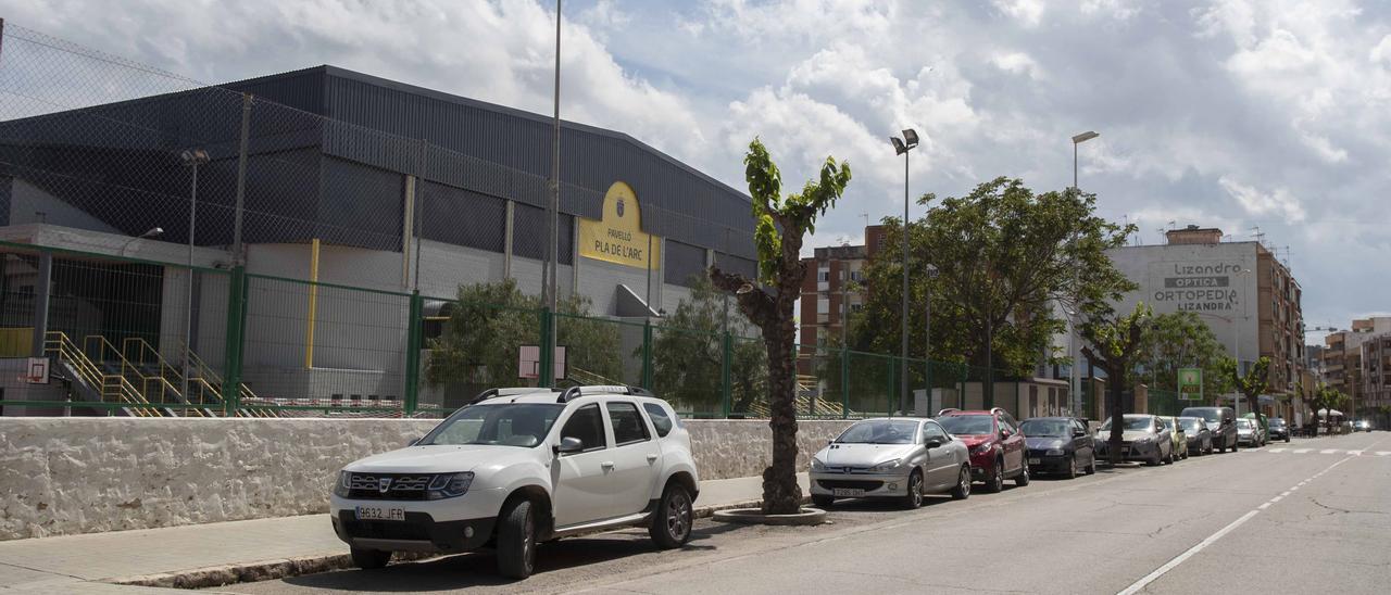 El pabellón Pla de l&#039;Arc, donde se ha consignado la construcción de un espacio intermodal para el transporte en Llíria.