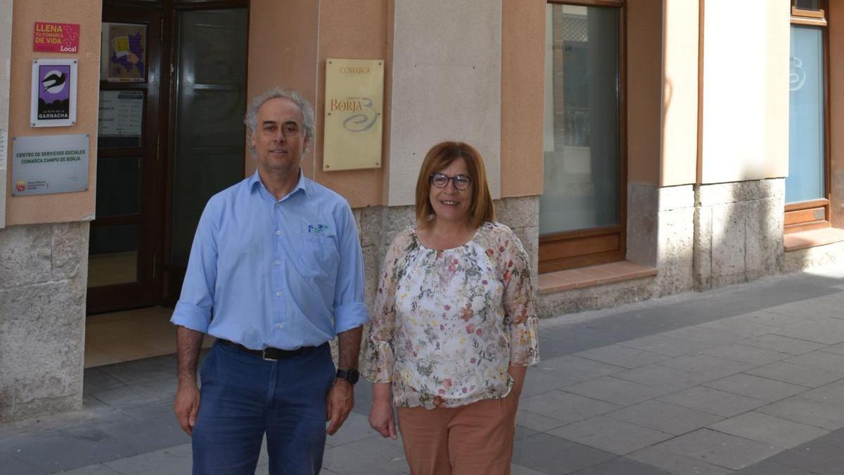 La presidenta comarcal María Eugenia Coloma y Luis Rivarés, encargado de FCC en el Campo de Borja.