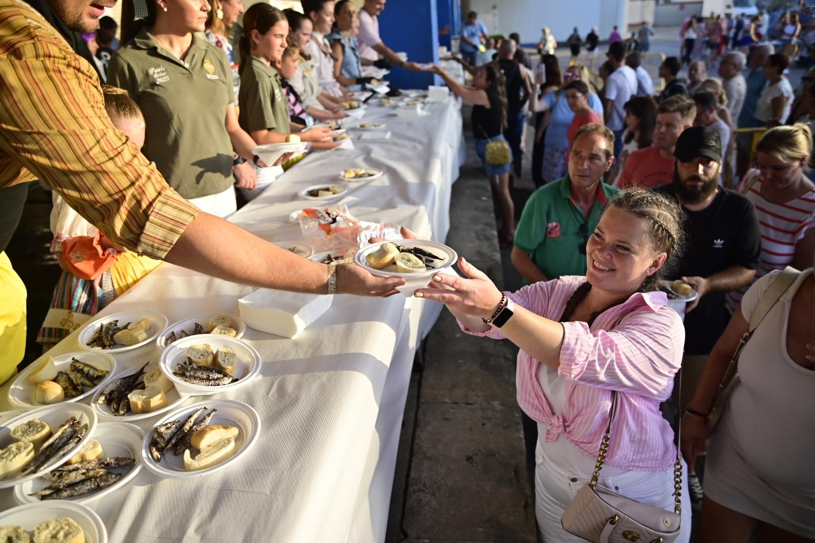 Galería | Torrà de sardinas en el Grau en Sant Pere