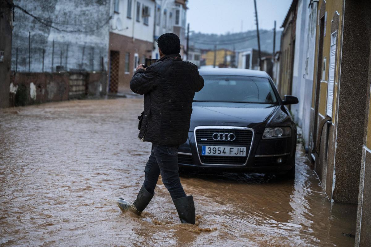 Fotogalería | La borrasca Marta anega las calles de la Charca Musia