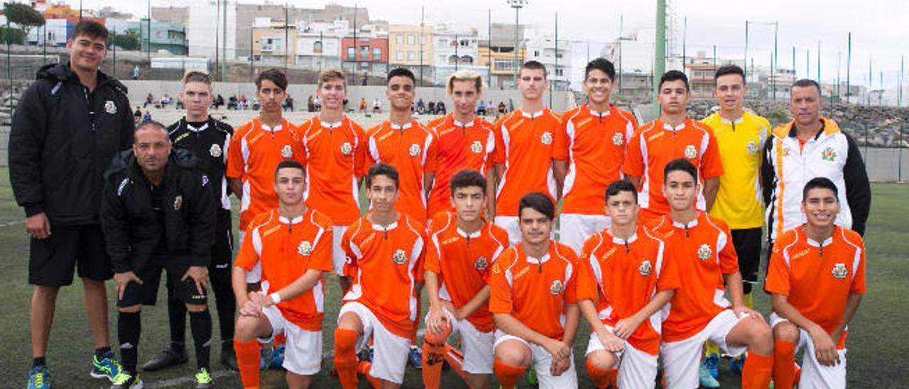 Jugadores y técnicos del cadete Acodetti y Doramas, que disputaron un importante partido en el campo de La Mayordomía 1.