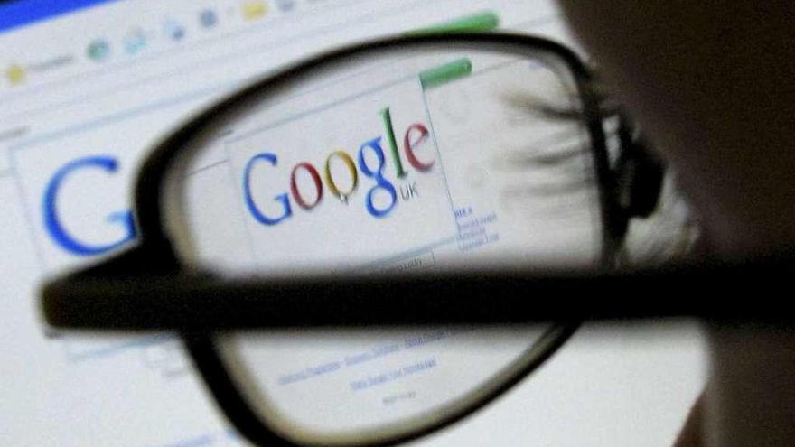 La CE impone una multa récord a Google de 2.420 millones por abuso de posición