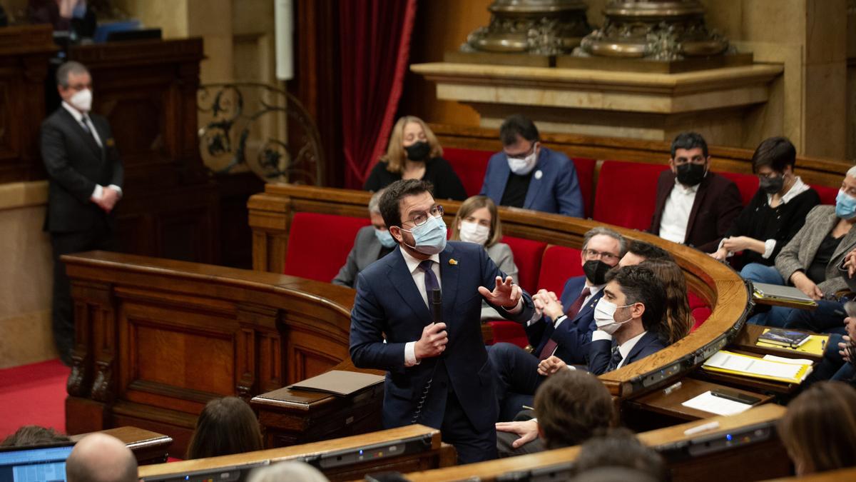 El president de la Generalitat, Pere Aragonès, intervé en el ple al Parlament