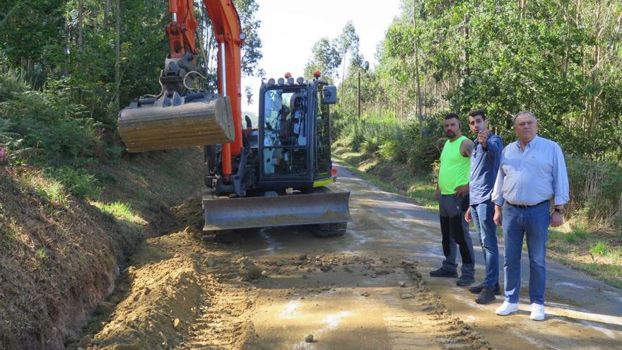 Inicio dos traballos de acondicionamento da estrada de Montemaior, na Laracha