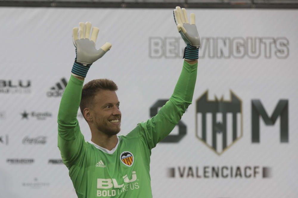 Presentación de los siete fichajes del Valencia CF