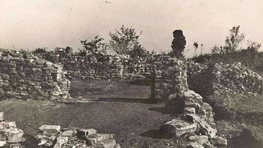Detalles de los restos de la villa romana de Murias de Beloño tras las excavaciones  de Jordá.