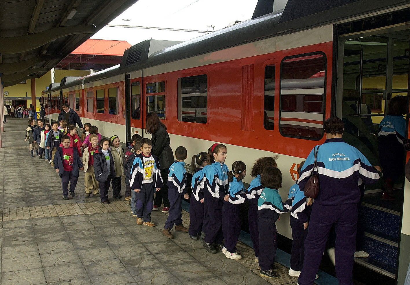 La estación de tren de Urzáiz, un latido para los vigueses y su historia