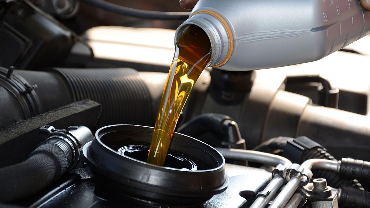 L'oli industrial s'empra en motors de vehicles i una gran varietat de processos industrials