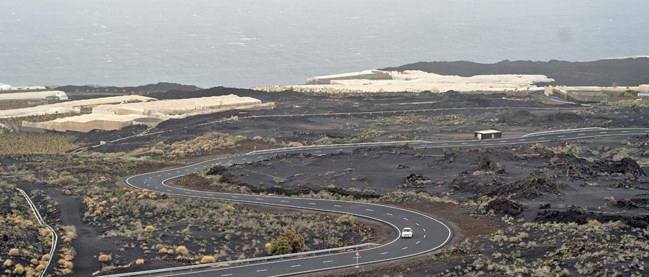 La Palma recupera una carretera principal entre Puerto Naos y Las Manchas