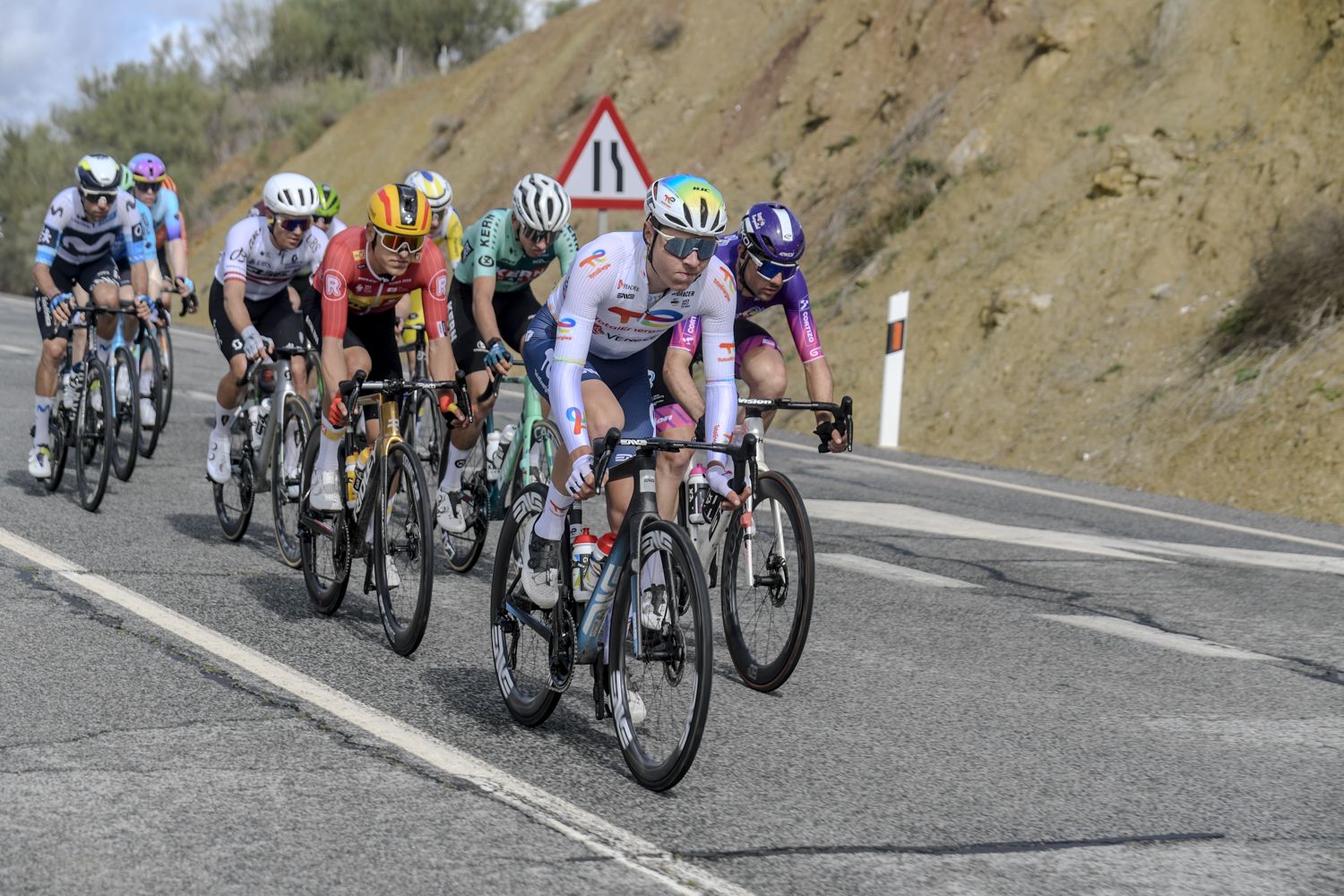 La salida de la etapa de Córdoba de la Vuelta a Andalucía en imágenes