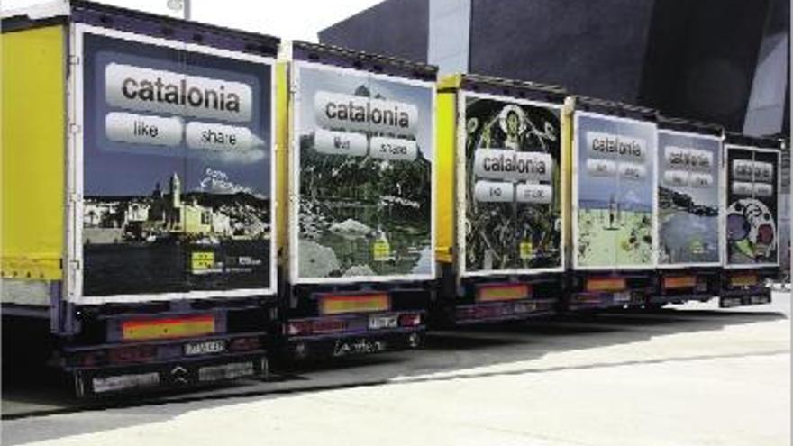 Una part de la flota de camions que promocionarà Catalunya per les carreteres europees.