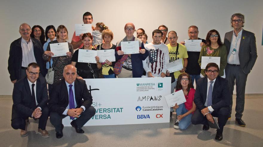 La Fundació Antigues Caixes Catalanes i BBVA CX bequen els 37 alumnes del programa UniversiMÉS