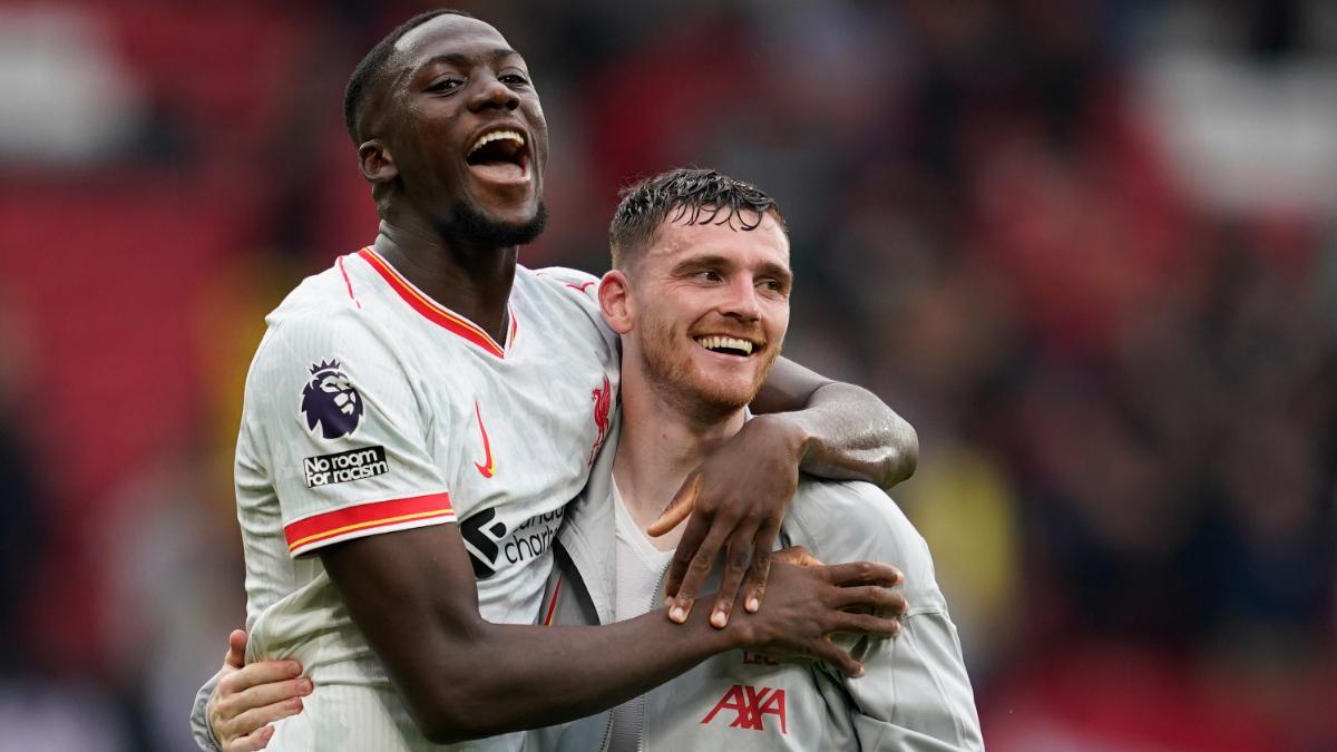 Ibrahima Konate y Andrew Robertson, jugadores del Liverpool