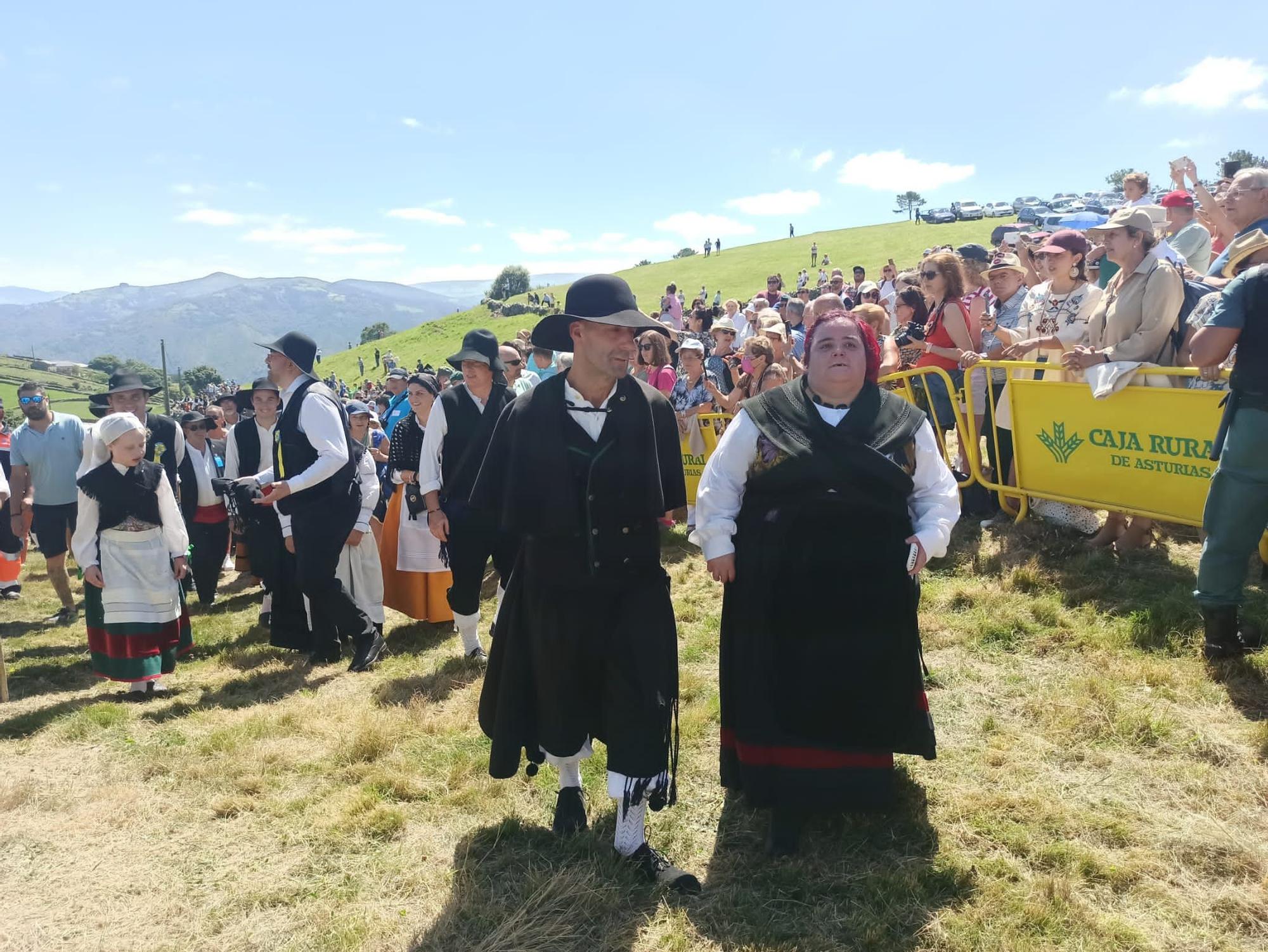 En imágenes: Así ha sido la histórica boda vaqueira en Aristébano con la presencia de Adrián Barbón