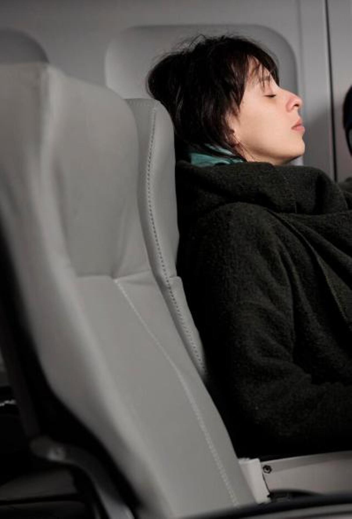 Vols dormir a l'avió, però no tens prou espai?