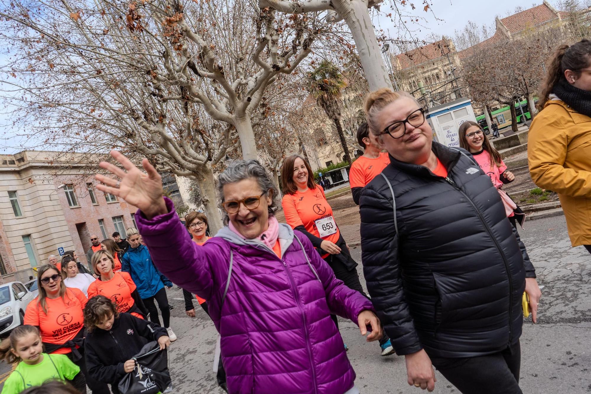 Busca't a les fotos de la Cursa de la Dona de Manresa 2024