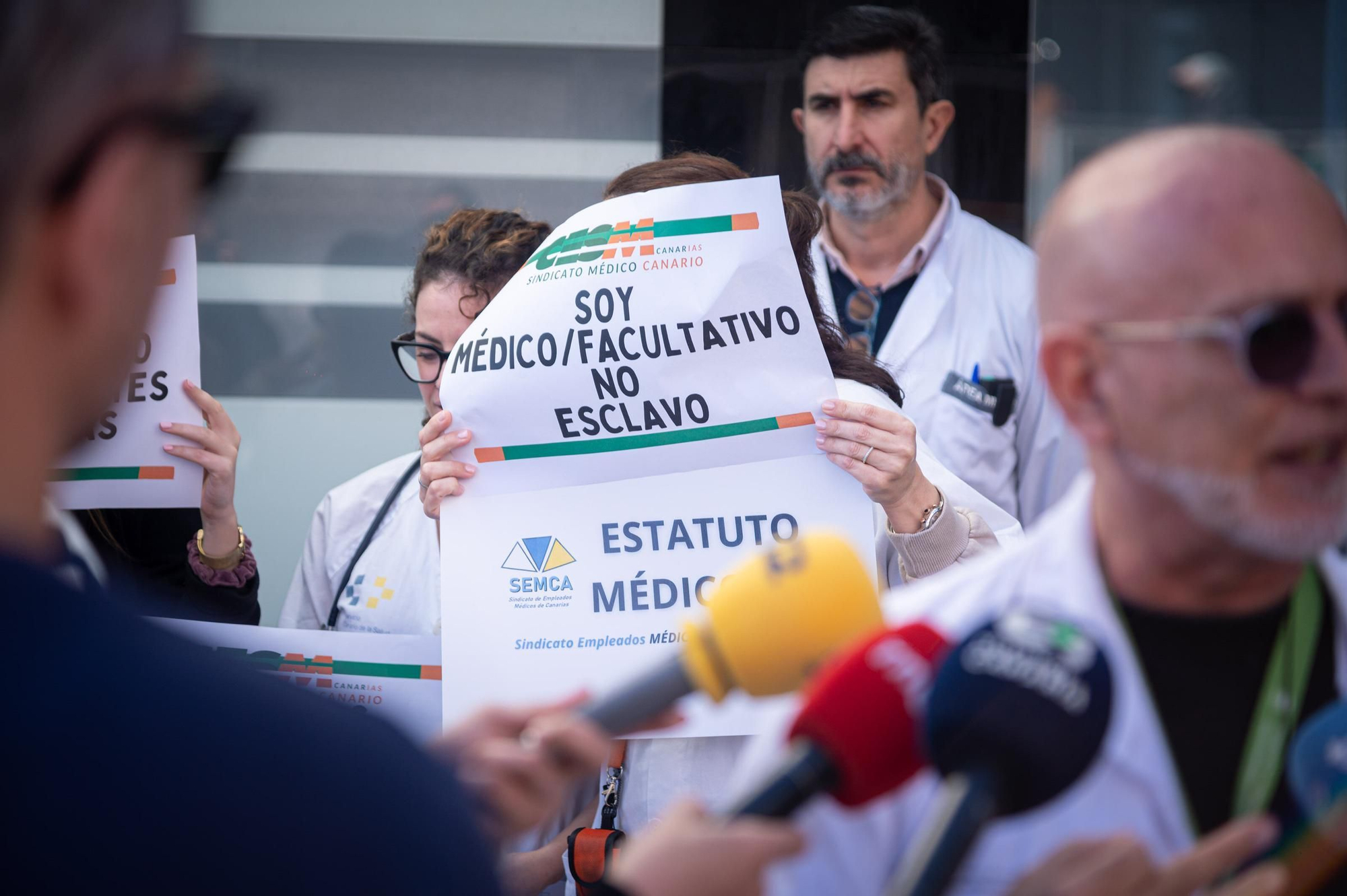 Manifestación por el cambio de condiciones de médicos por parte del Ministerio por fuera del HUC
