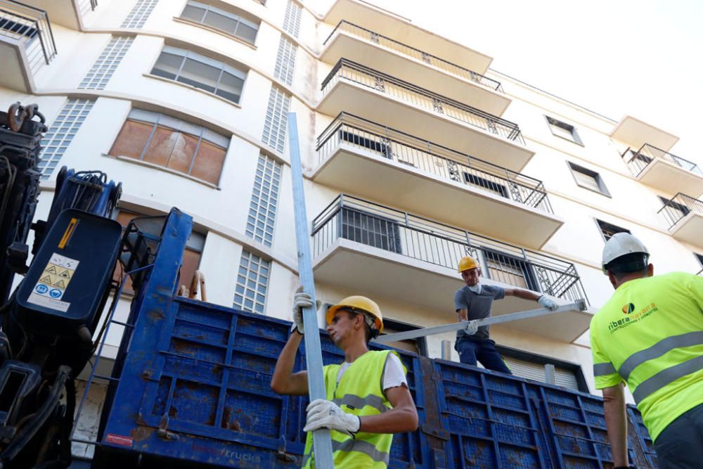 Tras la primera fase de de acondicionamiento del entorno para las obras y retirada del amianto del edificio que albergó los cines Astoria y Victoria, que durará tres semanas, llegará el derribo, tras el cual se iniciarán los trabajos arqueológicos, que durarán entre cuatro y seis meses