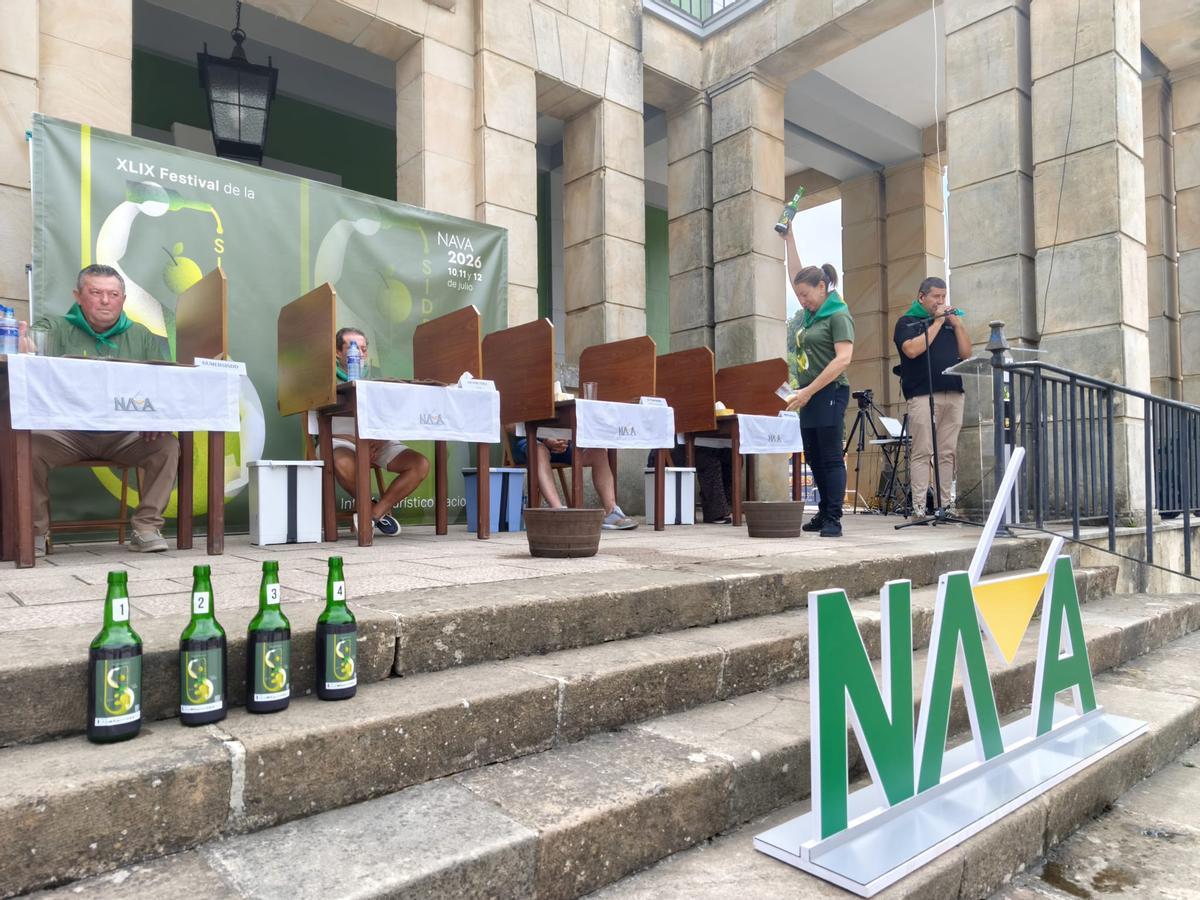 Así fue la emocionante y multitudinaria cata a ciegas para elegir la mejor sidra de Asturias en Nava