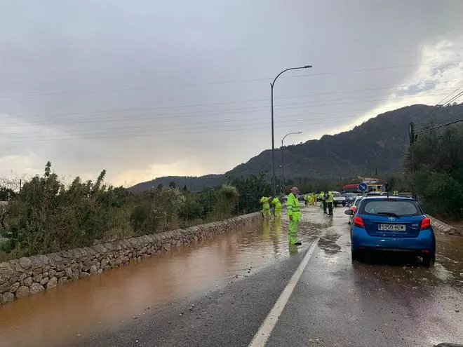 Inundaciones en la carretera de Sóller a su paso por Bunyola