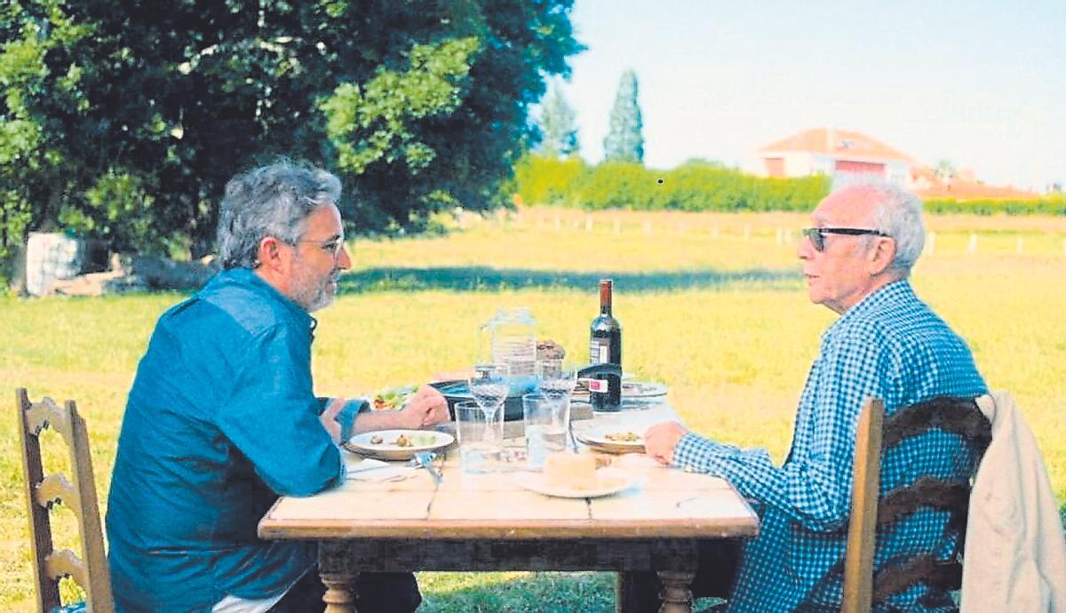 El presentador Jordi Évole, a la izquierda, y el escritor y periodista Juan José Millás.