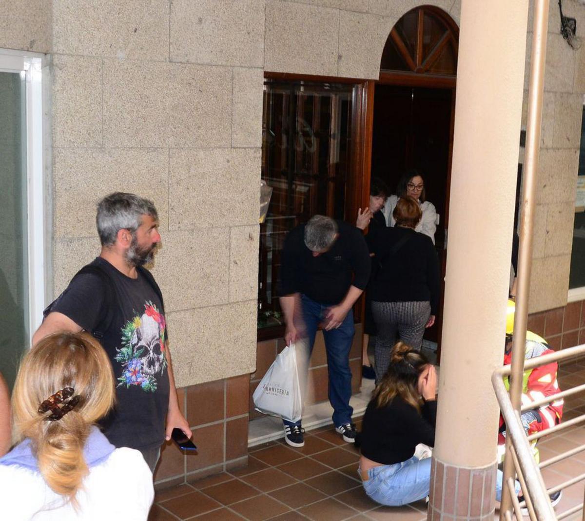 Rescate de una joven
atrapada en un ascensor
en Méndez Núñez.
| G. N.