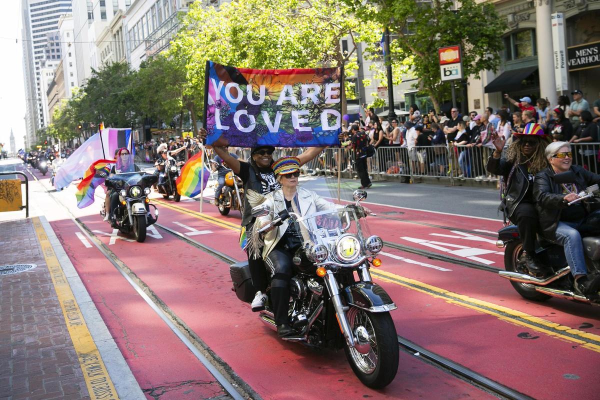 Motoristas durante la celebración del desfile del Orgullo, el 30 de junio de 2024 en San Francisco.
