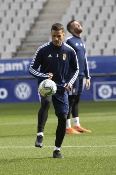 Entrenamiento del Real Oviedo de fútbol en el Carl