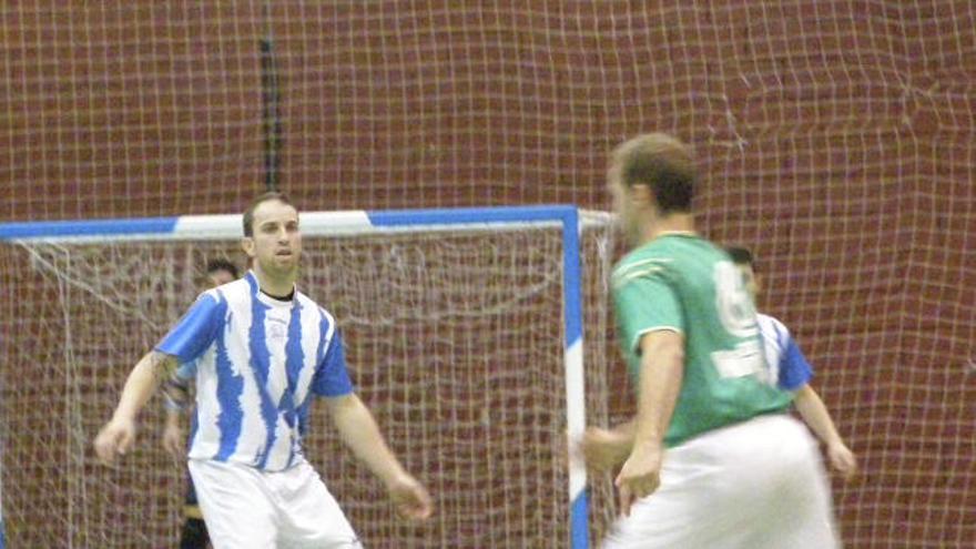 Jugada del encuentro de ayer en La Rosaleda.