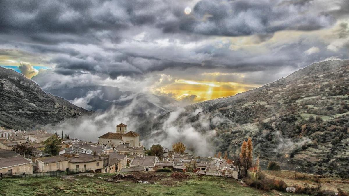 Cuatro municipios cerca de Málaga perfectos para visitar este puente: llenos de agua y reconocidos como unos de los pueblos más bonitos de España